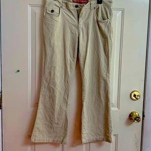 Women Guess corduroy beige stretch pants